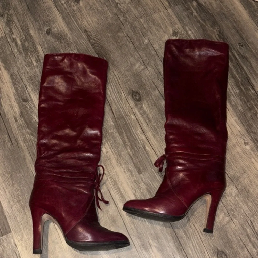 Vintage burgundy leather boots - woman’s size 6  Captivators brand / beautiful
